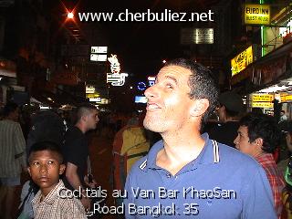 légende: Cocktails au Van Bar KhaoSan Road Bangkok 35
qualityCode=raw
sizeCode=half

Données de l'image originale:
Taille originale: 141183 bytes
Temps d'exposition: 1/50 s
Diaph: f/240/100
Heure de prise de vue: 2002:10:12 22:20:13
Flash: oui
Focale: 42/10 mm
